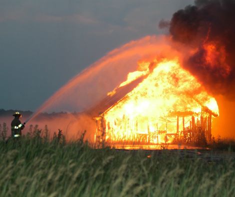 Feuerwehrmann bei der Arbeit